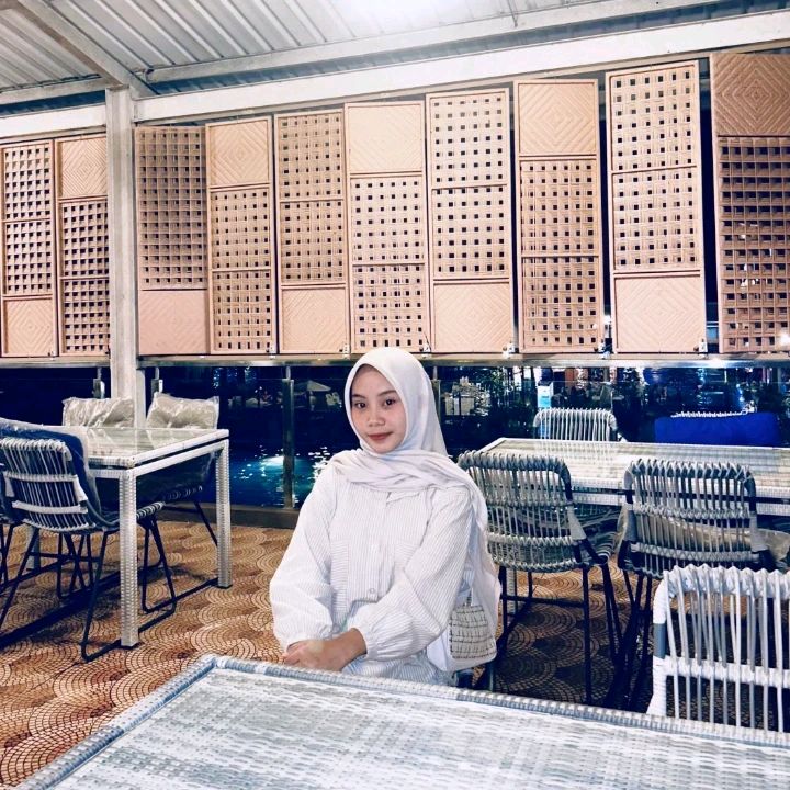 @vivii_aprilya