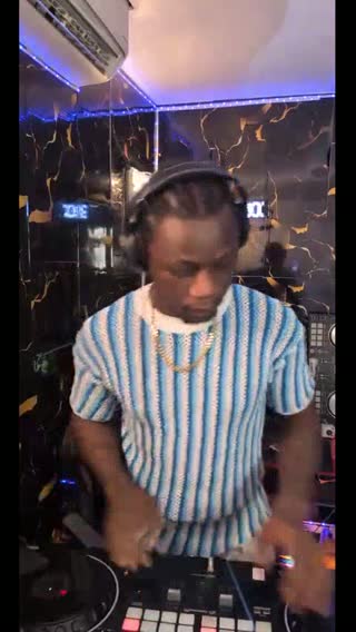 TikTok live: VIBES by @djdestino