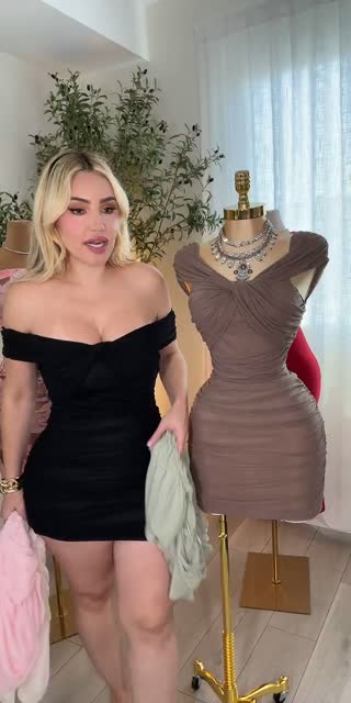 TikTok live: GOLDENDIVINITY / AUCTIONS by @shopgoldendivinity
