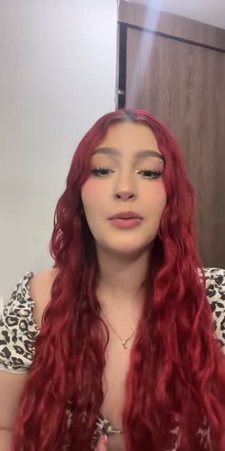 TikTok live: Ayuda by @lucixziz