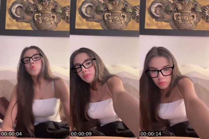 TikTok live: Hola amores❤️ by @sofiakarol__