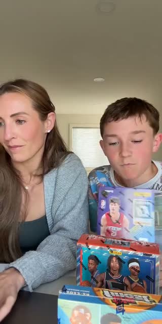 TikTok live: Ripping NBA Autograph Packs by @jettboyczuk
