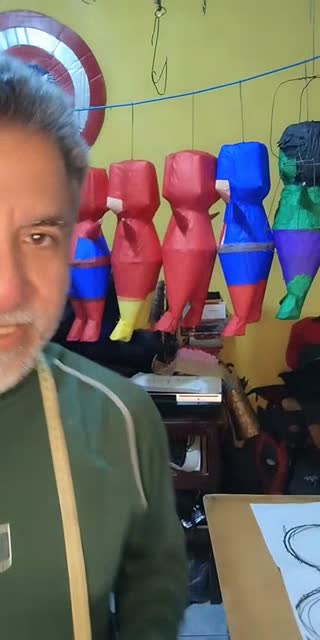 Guatemala TikTok live: hagamos piñatas by @victorasy