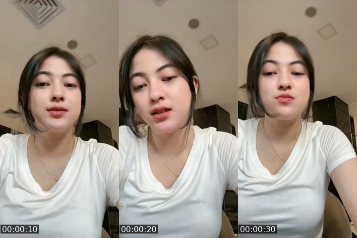 TikTok live: Miow by @anaasvia