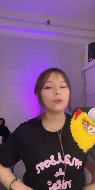TikTok live: Yo Wassup Konnichiwa by @sarinabells