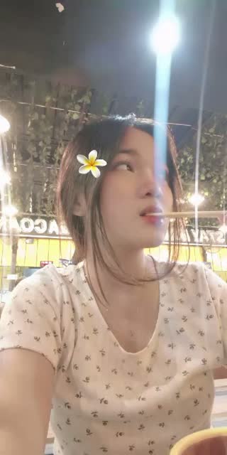 TikTok live: mdn by @_caramelmilo
