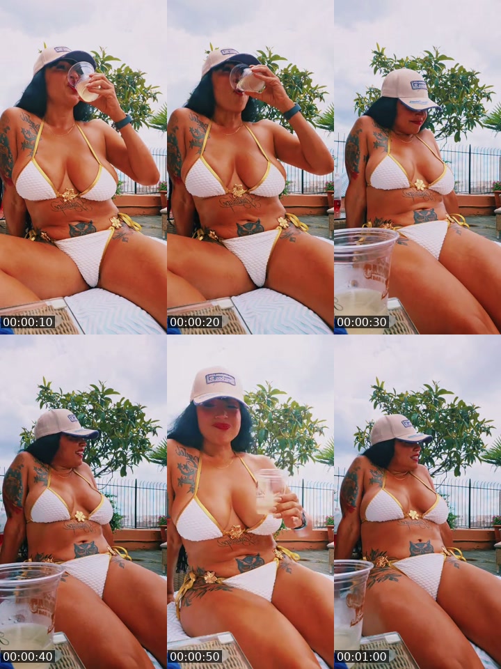 TikTok live: It's my birthday!! by @guadalupedoll
