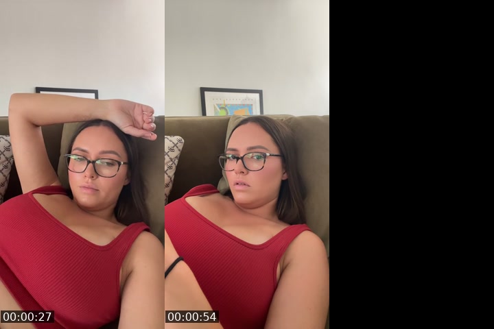 TikTok live: Gift gal reset! by @jacquihunnyyy