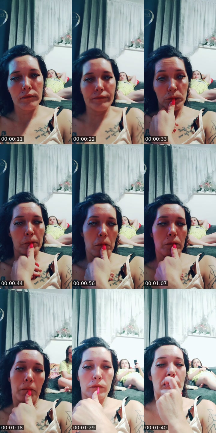 TikTok live: 18+ by @mellana265