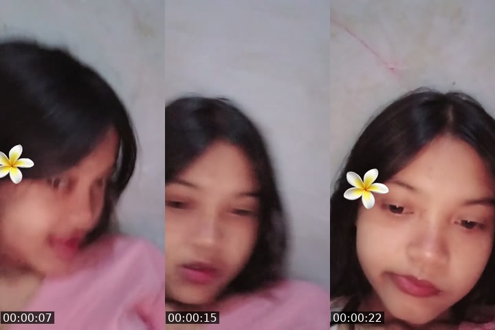 TikTok live: . by @strawberiinaaaa