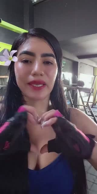 TikTok live: Acompañame a entrenar 🍑 by @maifitt_10