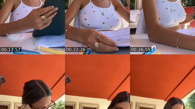 TikTok live: LIVE STUDIO 50-10 by @sorensen.eleonora