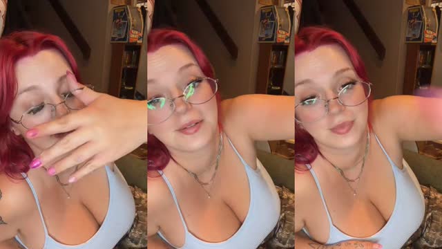 Hang with me while I work🤪 - @pearlygirlyco
