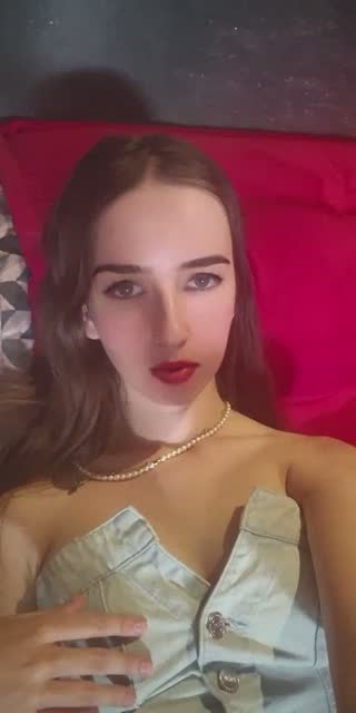 TikTok live: hi love by @layla33376