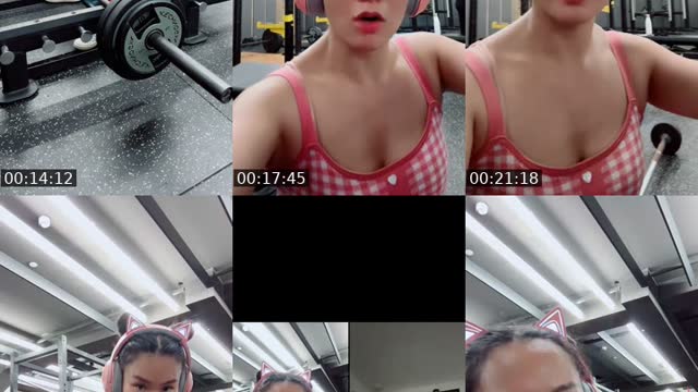 TikTok live: Leg day by @tinydinyanna9