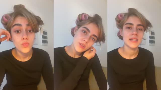 TikTok live: hello by @angelarrochista