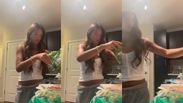 TikTok live: Hi :) by @l.aurenfei