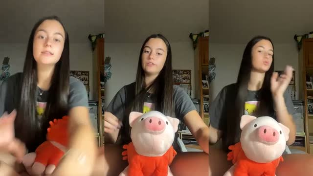 TikTok live: Soy nocturna by @iisaapriisaa