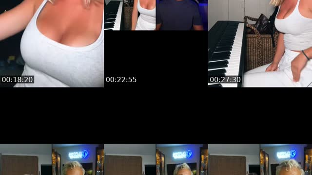 TikTok live: Yap  piano later :) by @lizzie25k