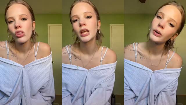 TikTok live: come say hii by @sophiessexyself
