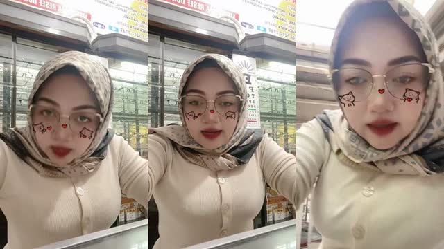 TikTok live: Bismillah by @acilkacamata