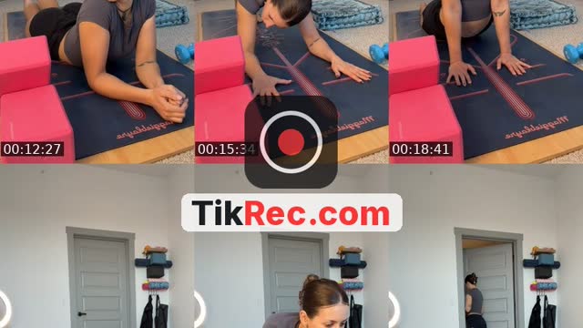 TikTok live: Yoga w Maggie💕🧘🏼‍♀️ by @maggieblayre
