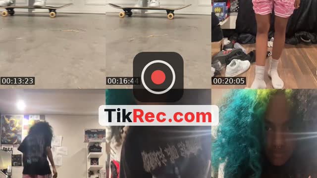 TikTok live: hi 🖤 by @neonevilunicorn