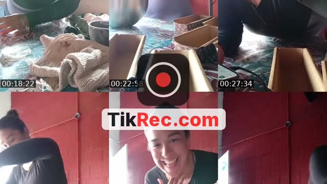 TikTok live: vendemoss cosas dulces? by @celesro_