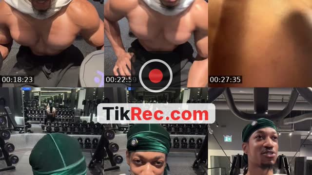 TikTok live: I’m hungry af by @lovethefro