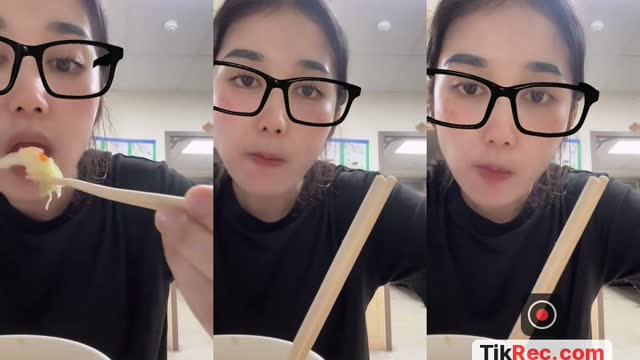@its.trisny TikTok live