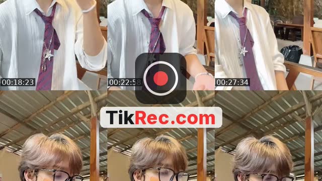 TikTok live: hii😋 by @rexiefoxie