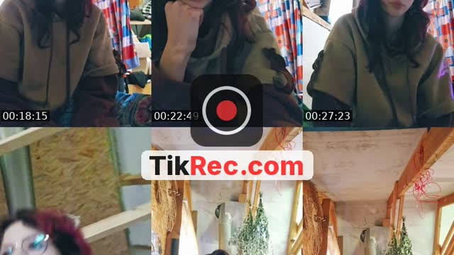 TikTok live: saving money👁️👄👁️ by @slayqueen0984