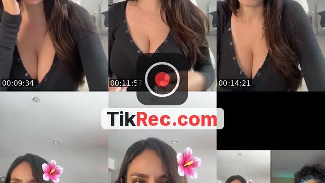 TikTok live: 🪐 by @eleneanickola