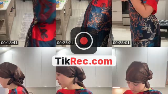 TikTok live: Cooking by @moniigotbricks2