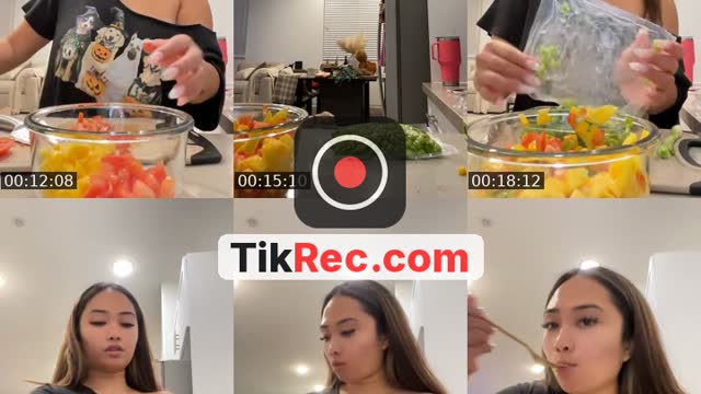 TikTok live: Cook with me by @monicajcruzz