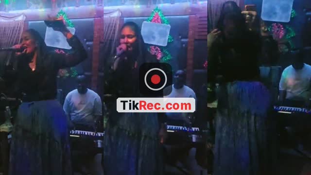 @cafe.the.rood TikTok live