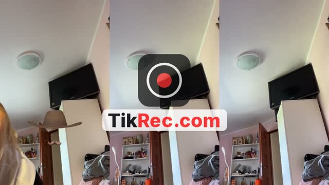 @diankk.a08 TikTok live from 2026-08-26