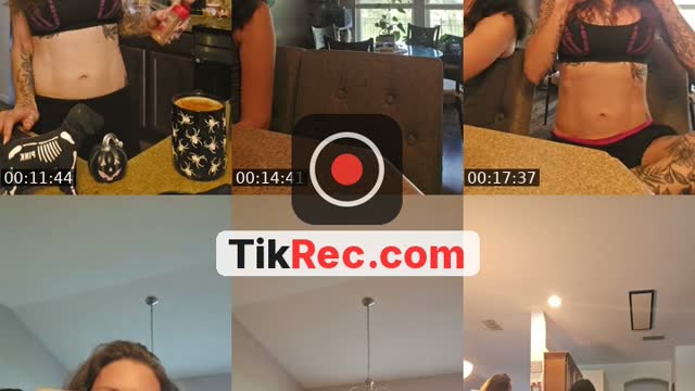 TikTok live: 💋☠️🖤🎃 by @treeluvs