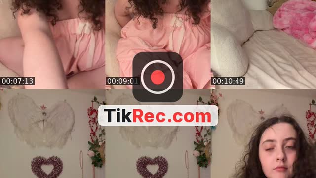 TikTok live: chat bc i can’t sleep 🌸✨ by @sanriohoe00