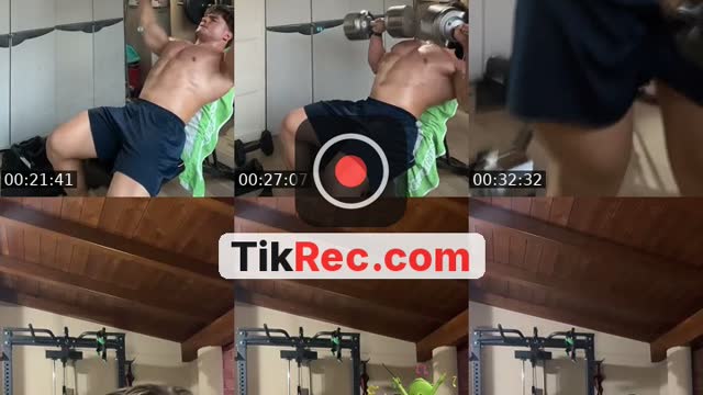 TikTok live: Yoo by @simo.uda