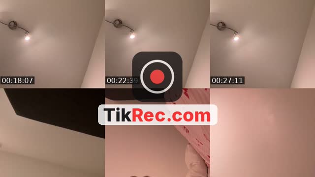 TikTok live: reading Quran translation by @chlcce