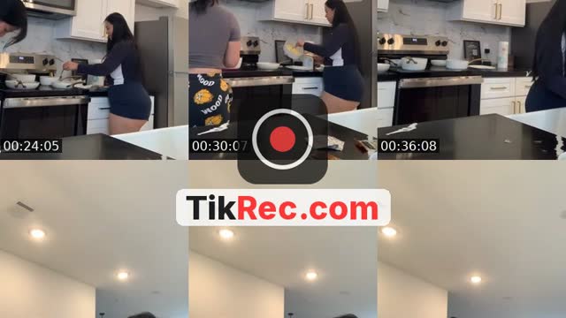 United States TikTok live: Watch me cook and eat ramen by @bella_bunda