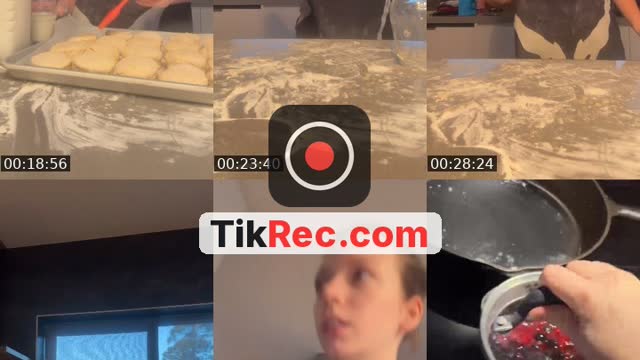 TikTok live: making scones 👩‍🍳😋🩷 by @.stozie