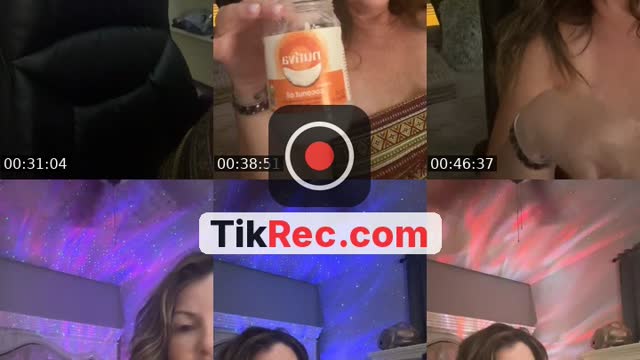 United States TikTok live: Hi!💋 🍺  🐈‍⬛ Chat!👏 by @kissing.karilee