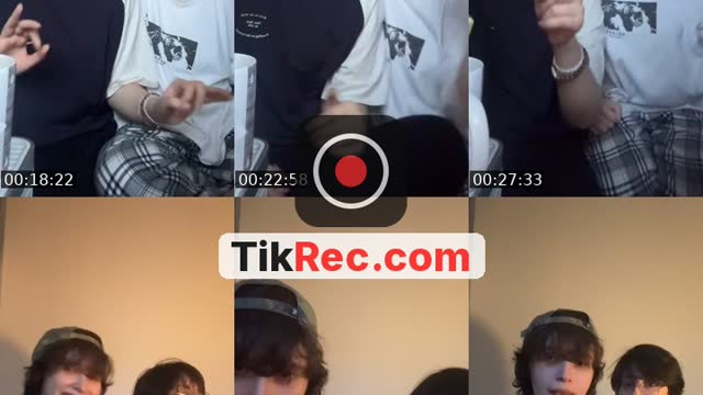 TikTok live: out of cosplay live🤩 by @frozam