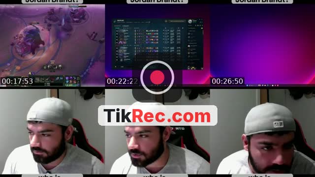 TikTok live: 🐺👀 by @boberb