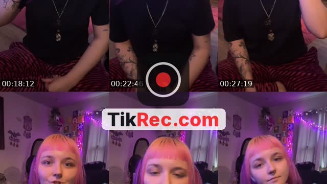 TikTok live: coffee time :D by @freakyfangtastik