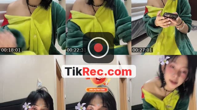 TikTok live: pocy dh beli tripod by @estehpocyy