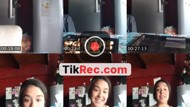 TikTok live: vendemoss cosas dulces? by @celesro_