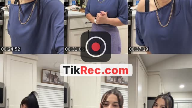 TikTok live: Hola babys😍💜✨ by @lacatracha2391